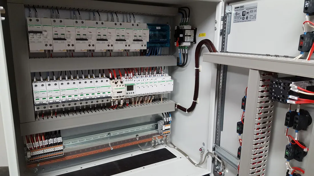 Câblage d'armoire électrique industrielle réalisé par ASL2i · réalisation 18
