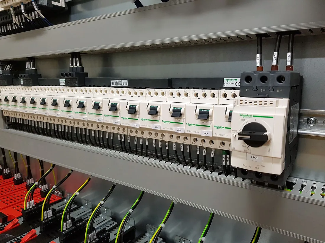 Câblage d'armoire électrique industrielle réalisé par ASL2i · réalisation 23